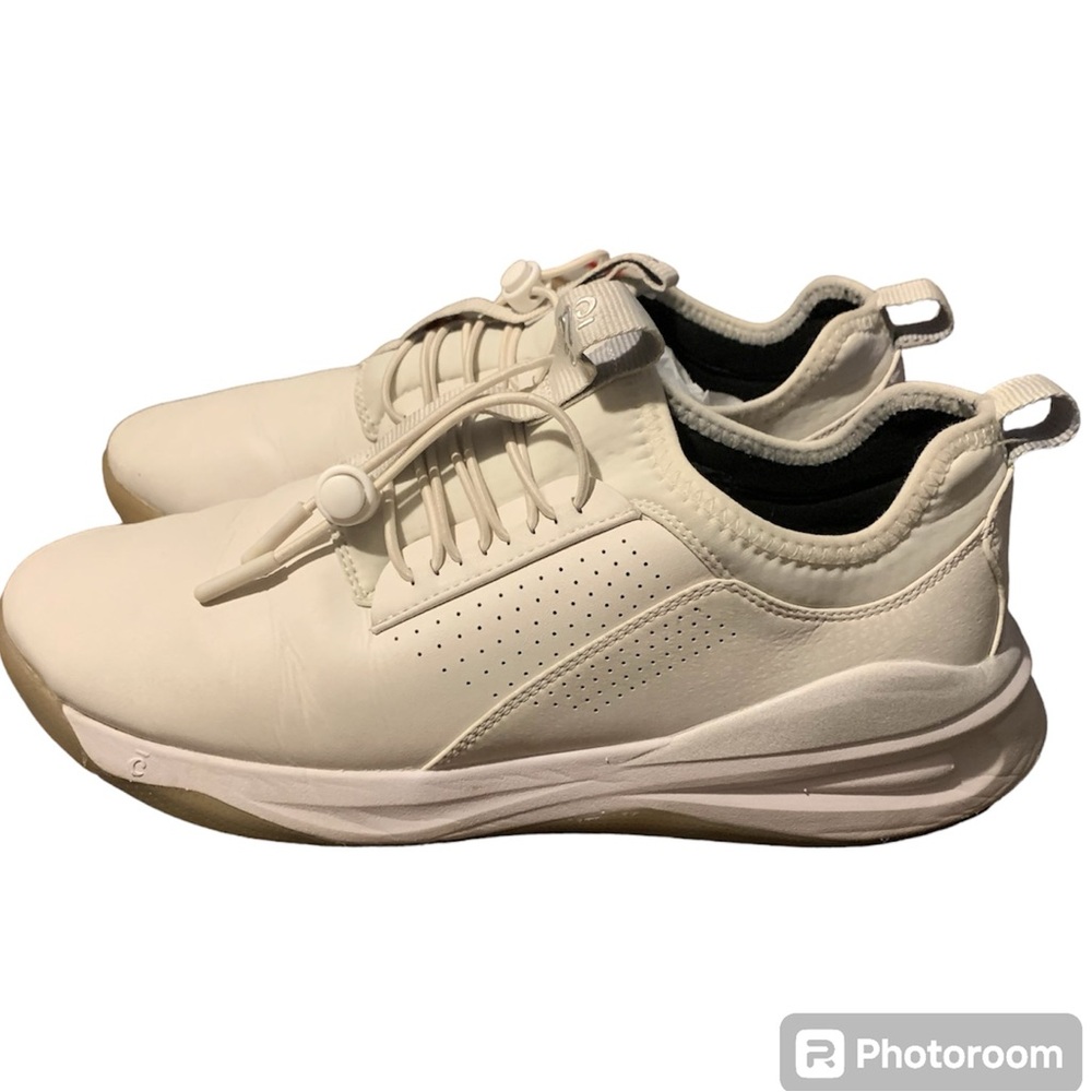 Clove unisex comfort nursing shoes.